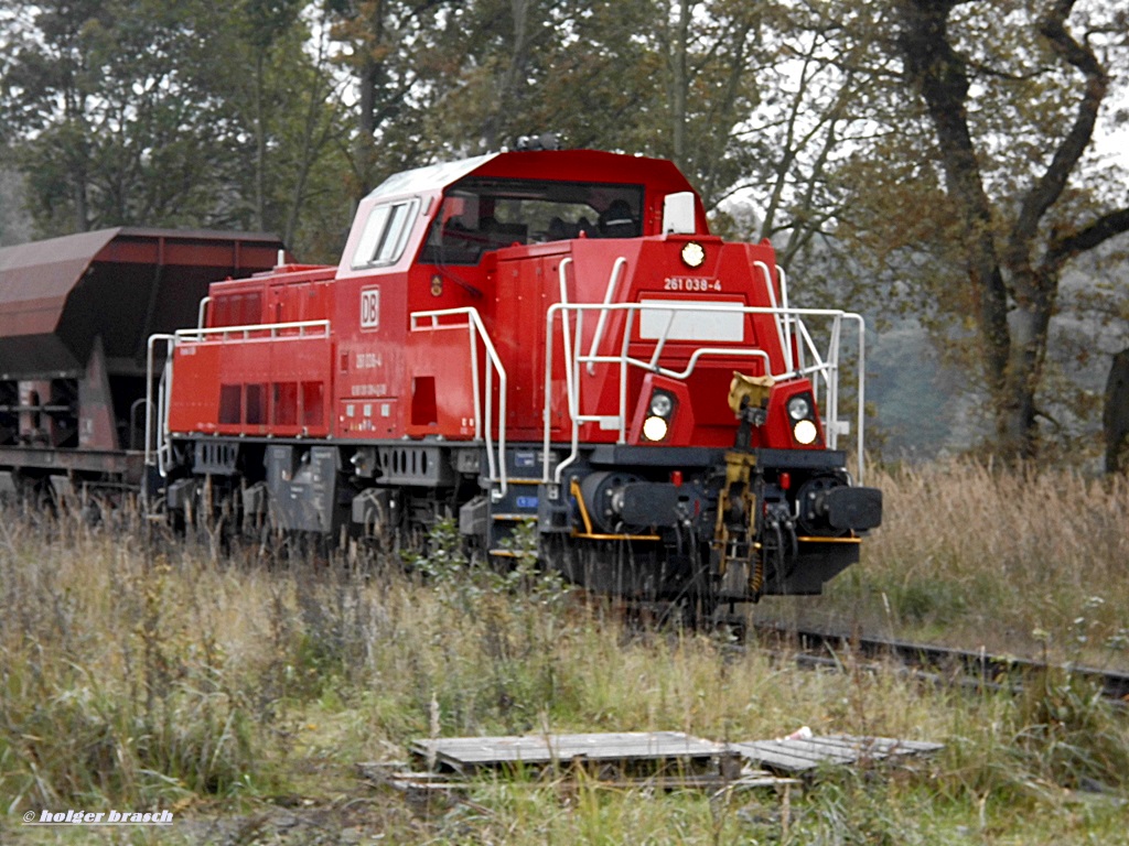 261 038-4 schob einen g�terzug vom bhf glinde nach koops am 17.10.13
