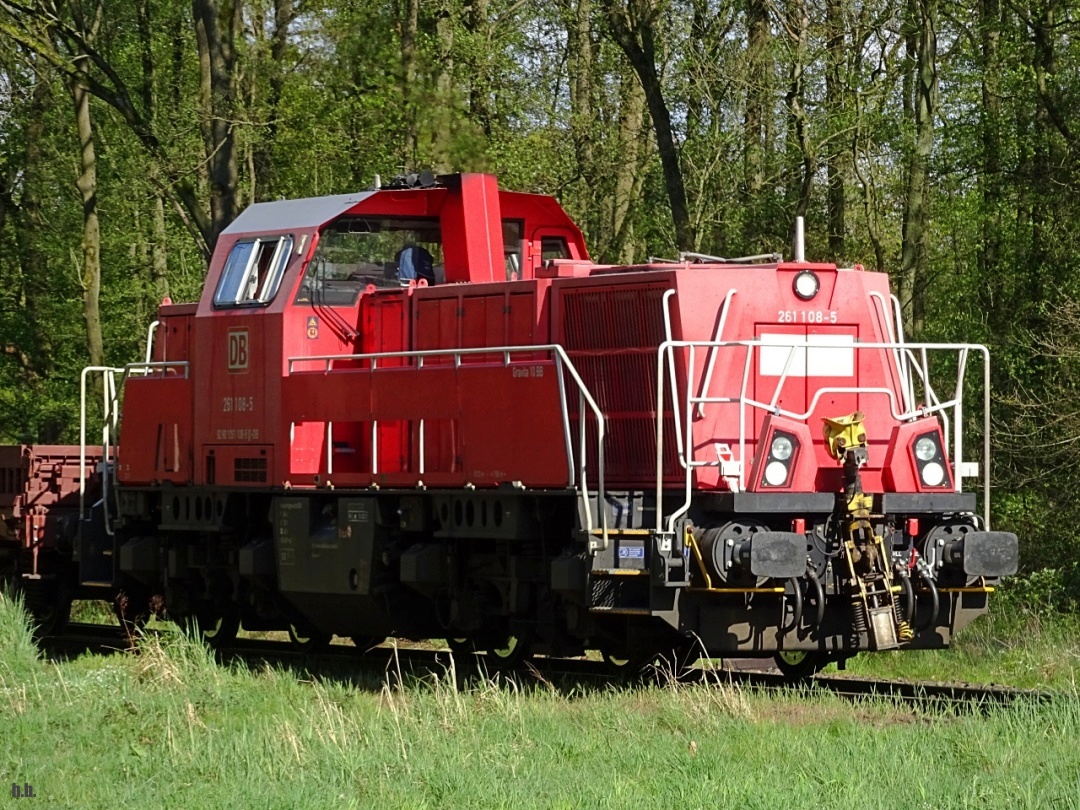 261 108-5 kurz vor abfahrt beim glinder bahnhof,30.04.20