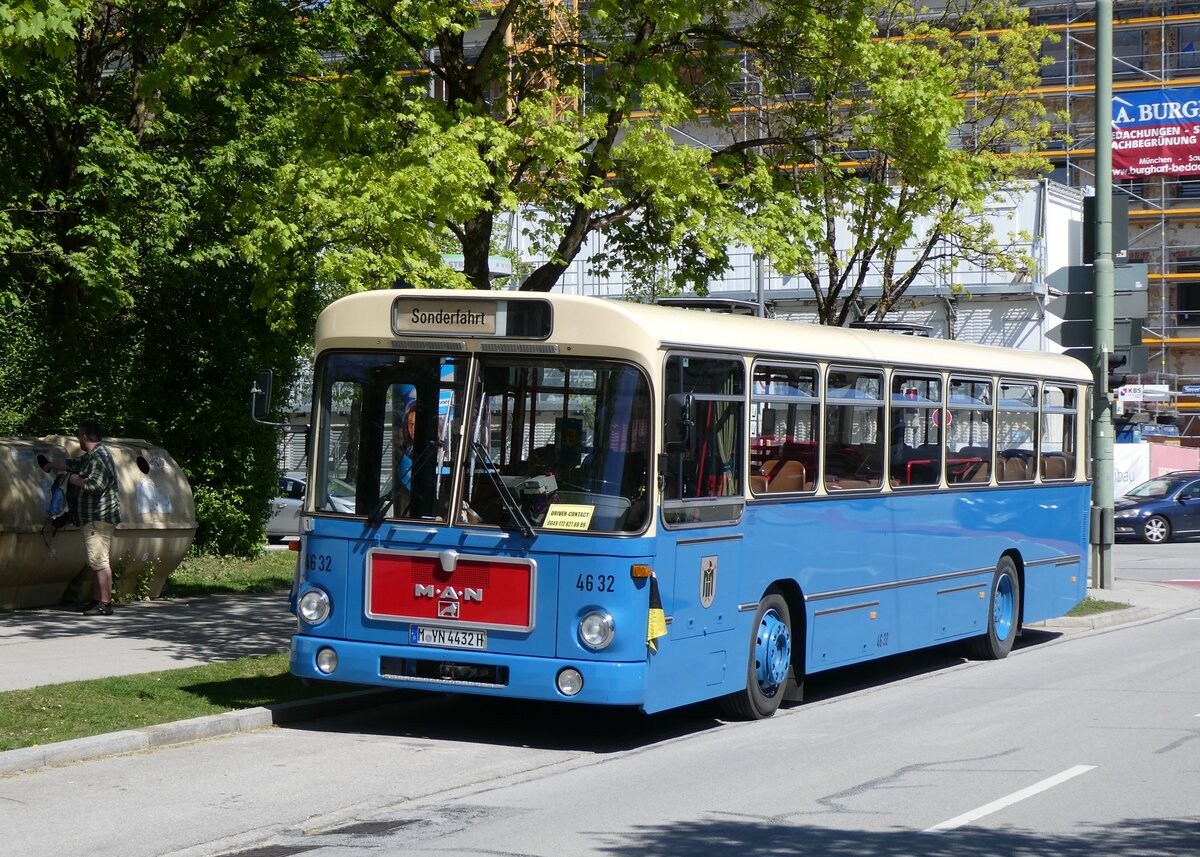 (261'245) - MVG Mnchen (OCM) - Nr. 4632/M-YN 4432H - MAN am 13. April 2024 in Mnchen, Marktplatz