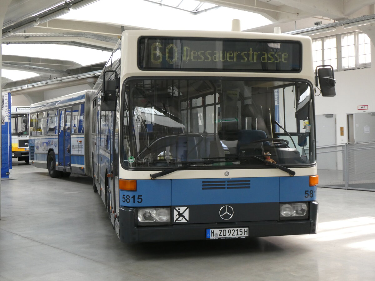 (261'259) - MVG M�nchen (OCM) - Nr. 5815/M-ZD 9215H - Mercedes am 13. April 2024 in M�nchen, MVG-Museum