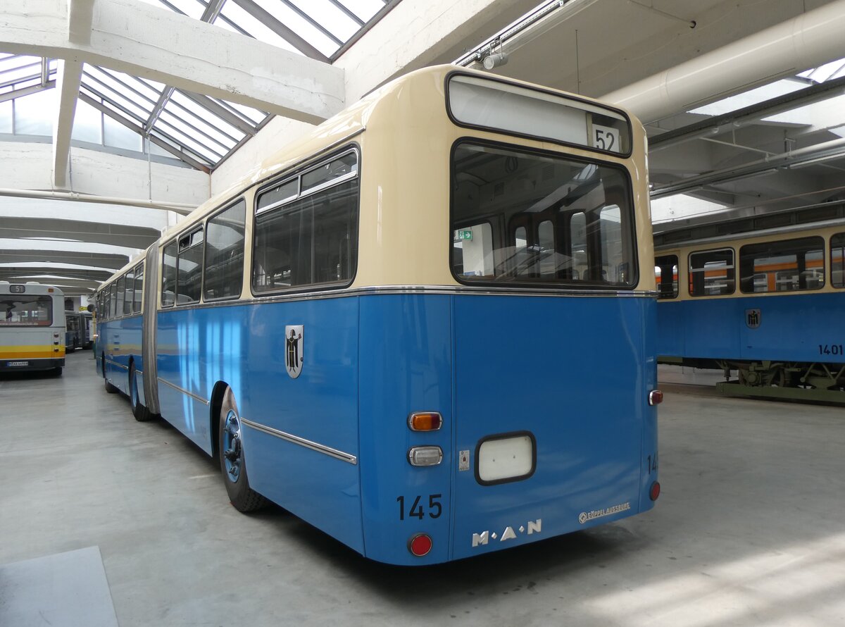 (261'267) - MVG M�nchen (OCM) - Nr. 145 - MAN/G�ppel (ex Privat in Hessen; ex MVG M�nchen Nr. 145) am 13. April 2024 in M�nchen, MVG-Museum