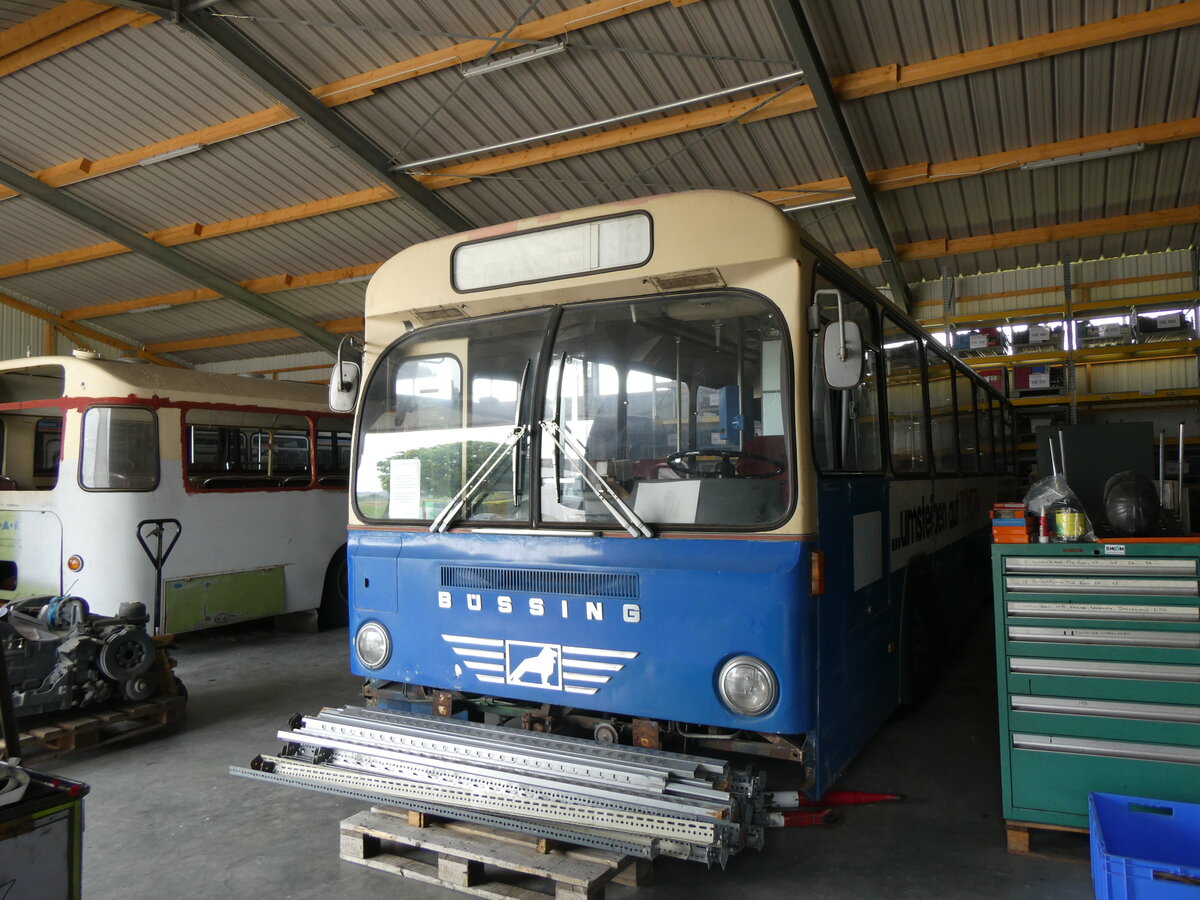 (261'327) - OCM, M�nchen - Nr. 2 - B�ssing (ex Private Firmen; ex Vorf�hrfahrzeug B�ssing) am 14. April 2024 in Grossk�llnbach, Lager