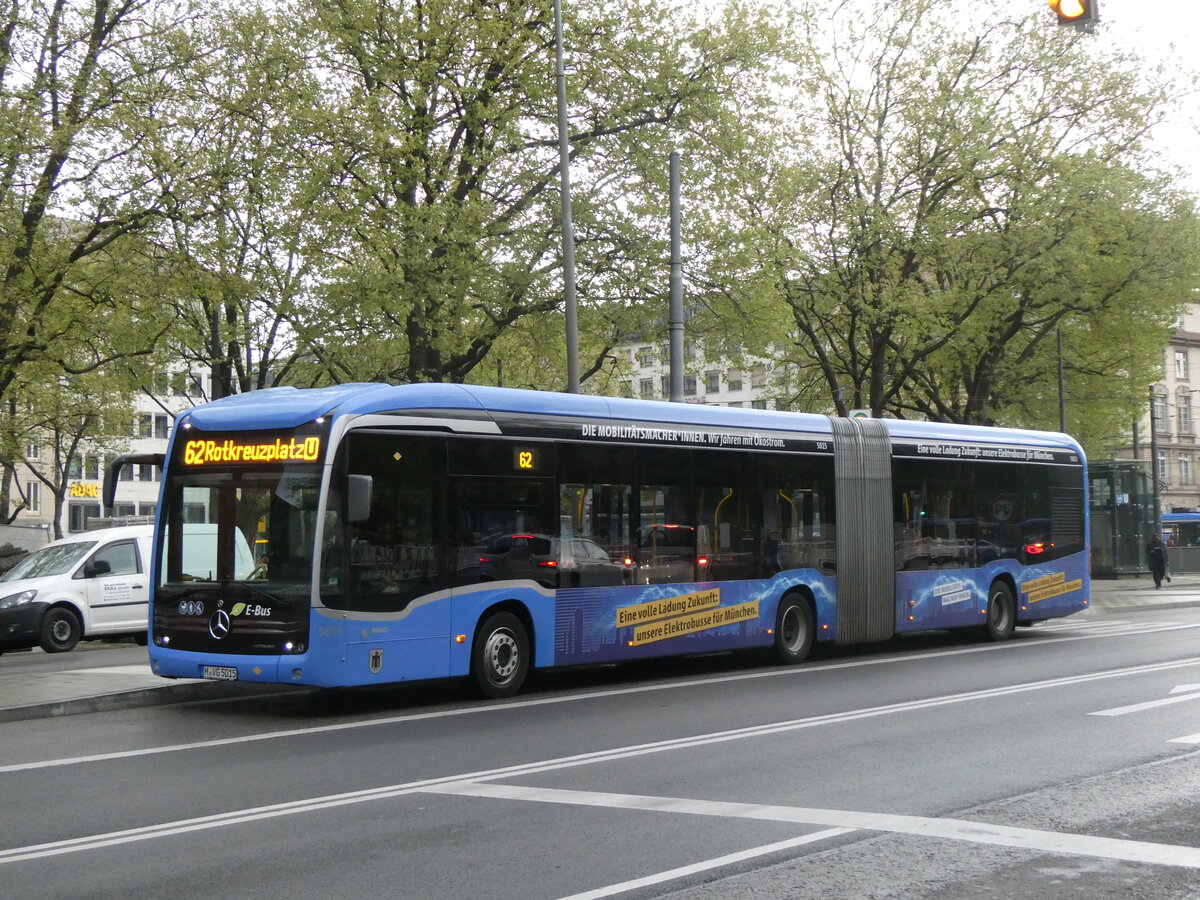 (261'437) - MVG M�nchen - Nr. 5015/M-VG 5015 - eMercedes am 15. April 2024 in M�nchen, Sendlinger Tor