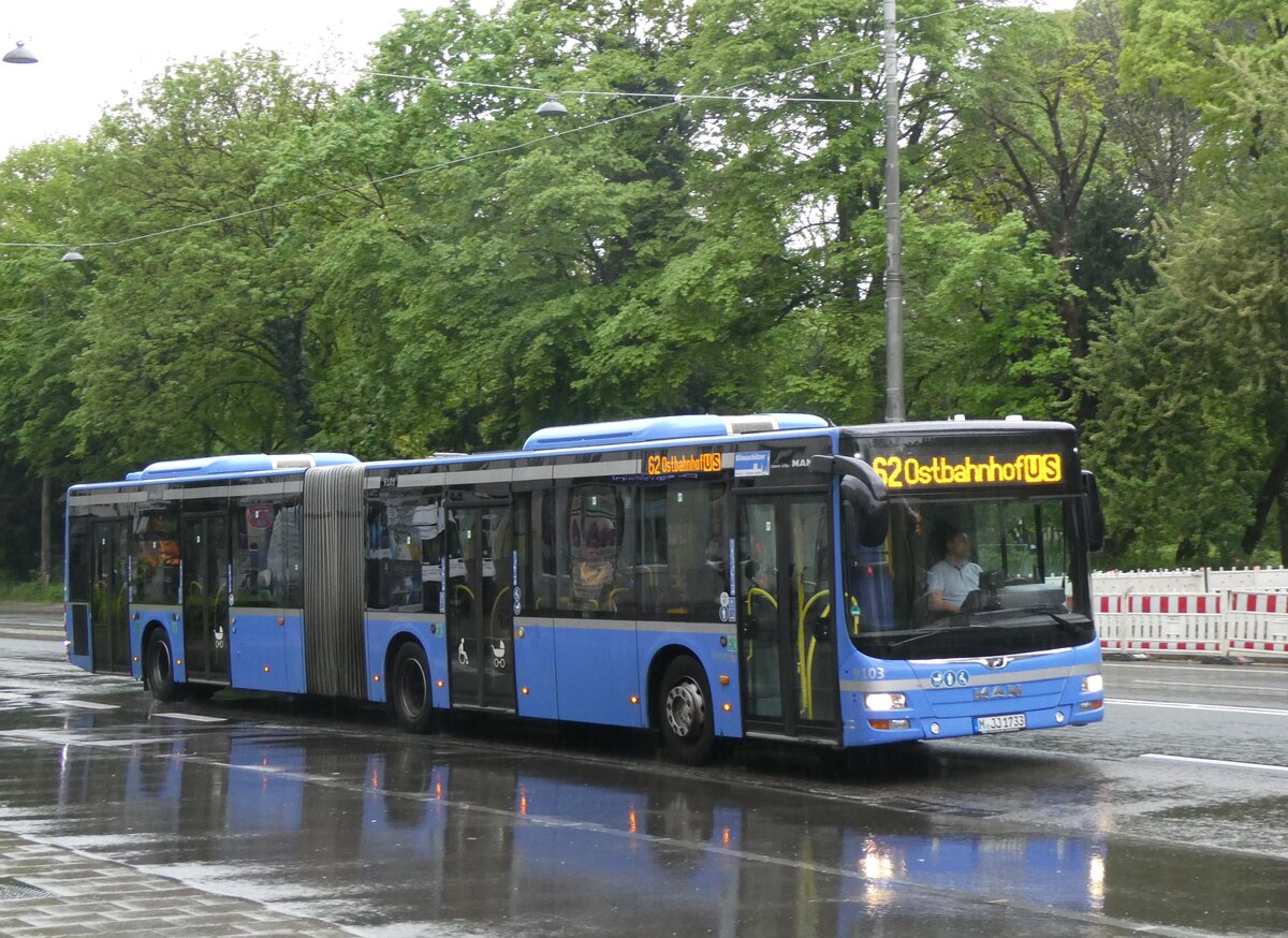 (261'440) - Baumann, M�nchen - Nr. 9103/M-JJ 1733 - MAN am 15. April 2024 in M�nchen, Sendlinger Tor