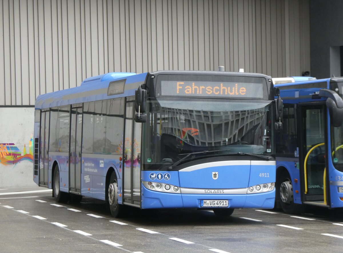 (261'472) - MVG M�nchen - Nr. 4911/M-VG 4911 - Solaris am 15. April 2024 in Moosach, Betriebshof