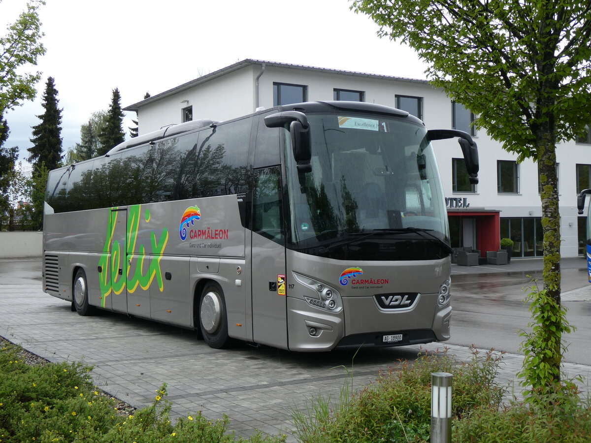 (261'508) - Aus der Schweiz: felix-Reisen, Frick - Nr. 117/AG 18'900 - VDL am 15. April 2024 in Buchloe, Wirtschaft Alp-Villa 