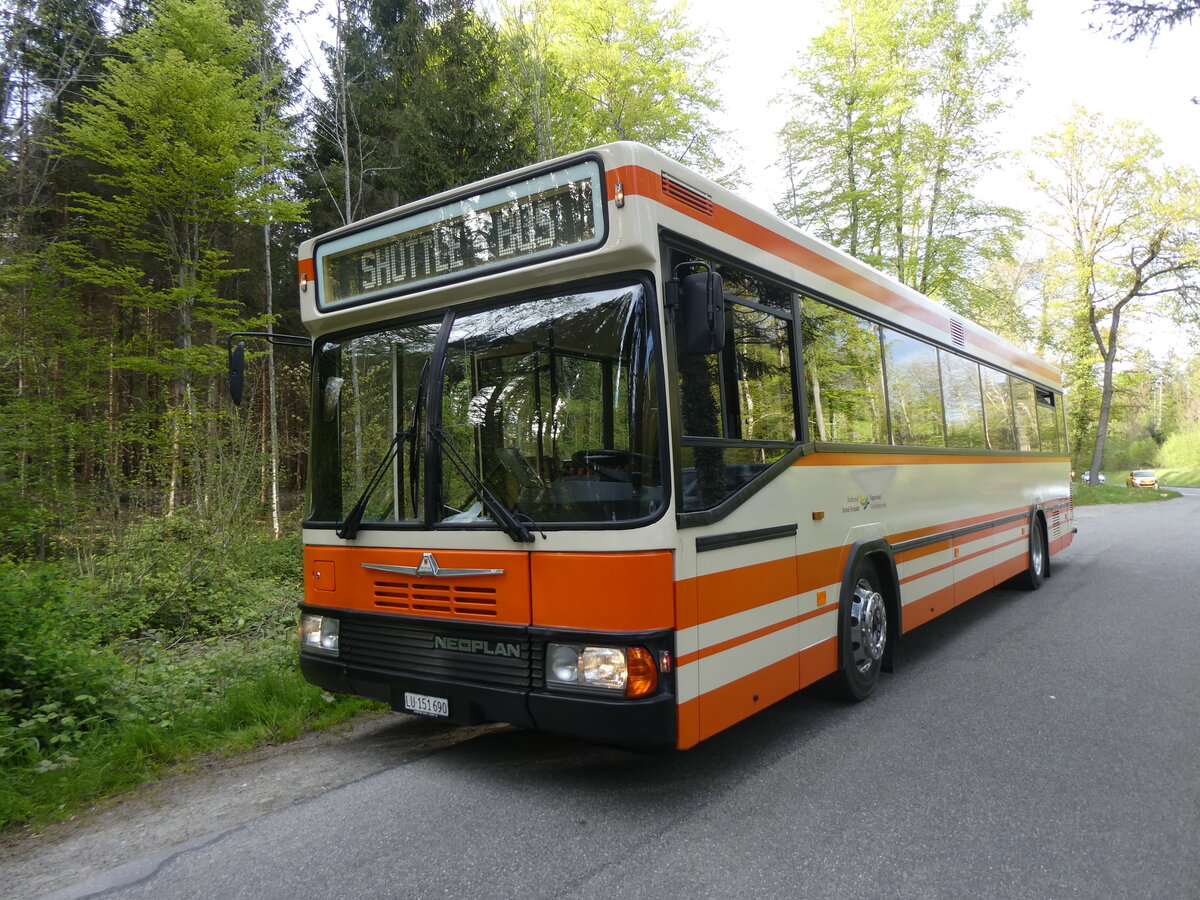 (261'774) - BSF Hochdorf - Nr. 11/LU 151'690 - Neoplan (ex Mder, Schwanden) am 27. April 2024 in Wohlen, Alte Bremgartenstrasse