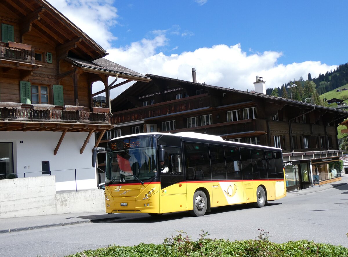 (262'453) - Kbli, Gstaad - BE 671'405/PID 11'459 - Volvo (ex BE 21'779) am 17. Mai 2024 beim Bahnhof Gstaad