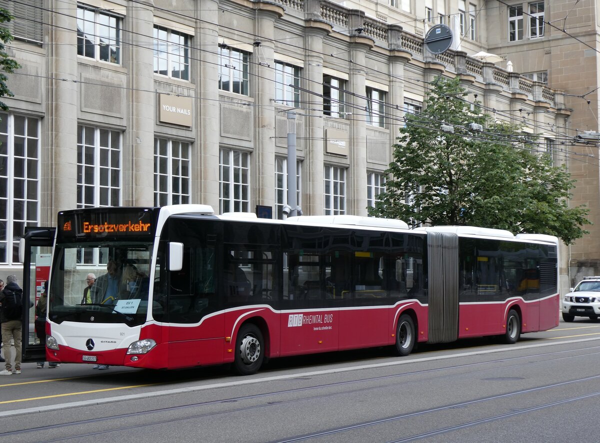 (262'809) - RTB Altsttten - Nr. 921/SG 482'217 - Mercedes (ex Wiener Linien, A-Wien Nr. 8725) am 24. Mai 2024 beim Bahnhof St. Gallen