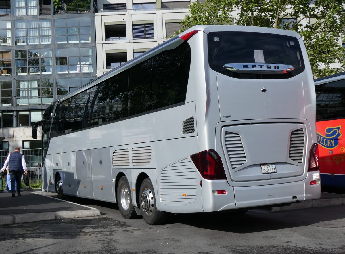 (262'902) - Meier, Zrich - ZH 352'113 - Setra am 25. Mai 2024 in Zrich, Sihlquai