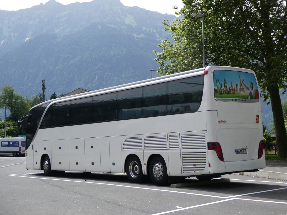 (264'102) - Aus Rum�nien: ??? - BH 99 AUT - Setra am 29. Juni 2024 beim Bahnhof Interlaken Ost 