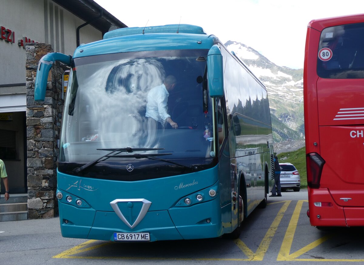 (264'274) - Aus Spanien: La Rosa, Marchena - CB 6917 ME - Mercedes/Noge am 2. Juli 2024 in Lukmanier, Passh�he (bulgarisches Kennzeichen) 