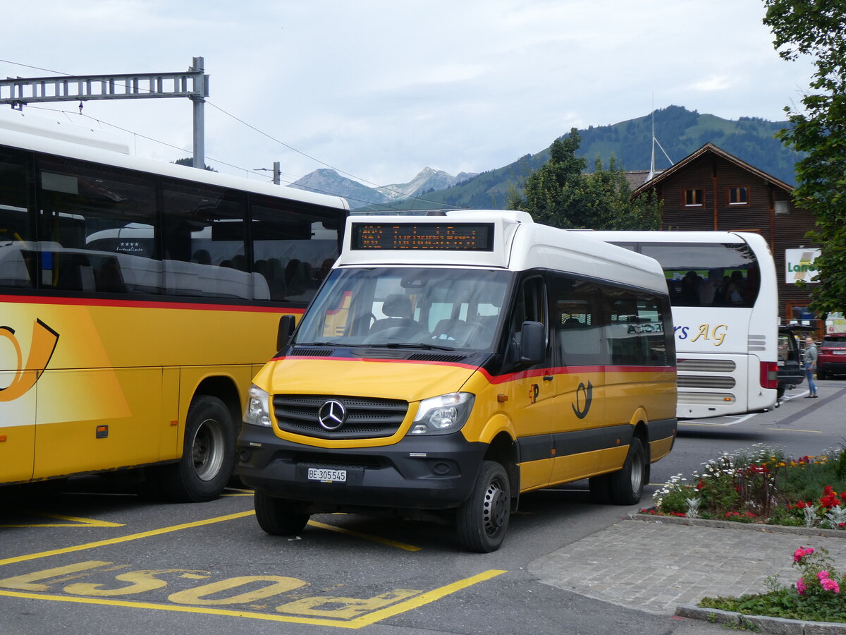 (264'333) - K�bli, Gstaad - BE 305'545/PID 10'890 - Mercedes am 6. Juli 2024 beim Bahnhof Gstaad
