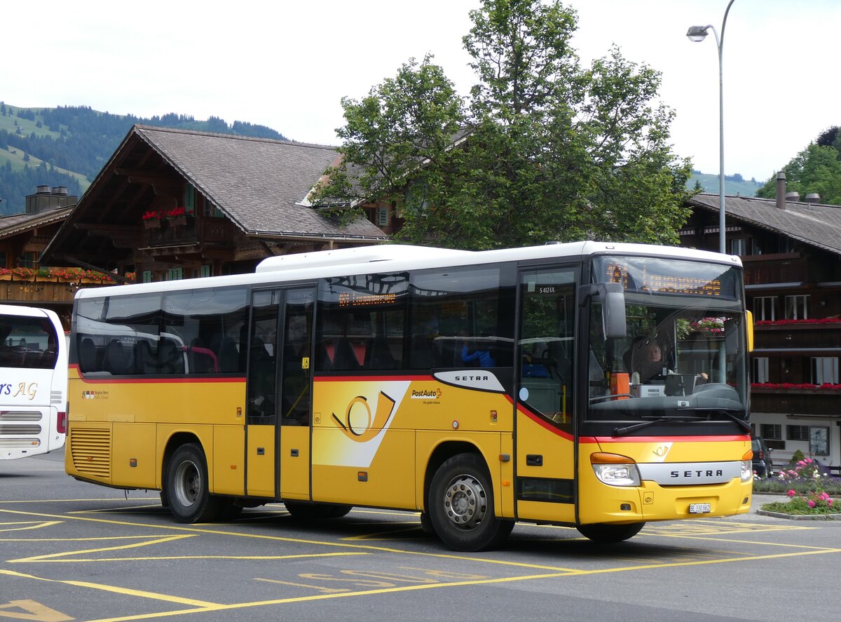 (264'339) - K�bli, Gstaad - Nr. 3/BE 330'862/PID 4535 - Setra am 6. Juli 2024 beim Bahnhof Gstaad