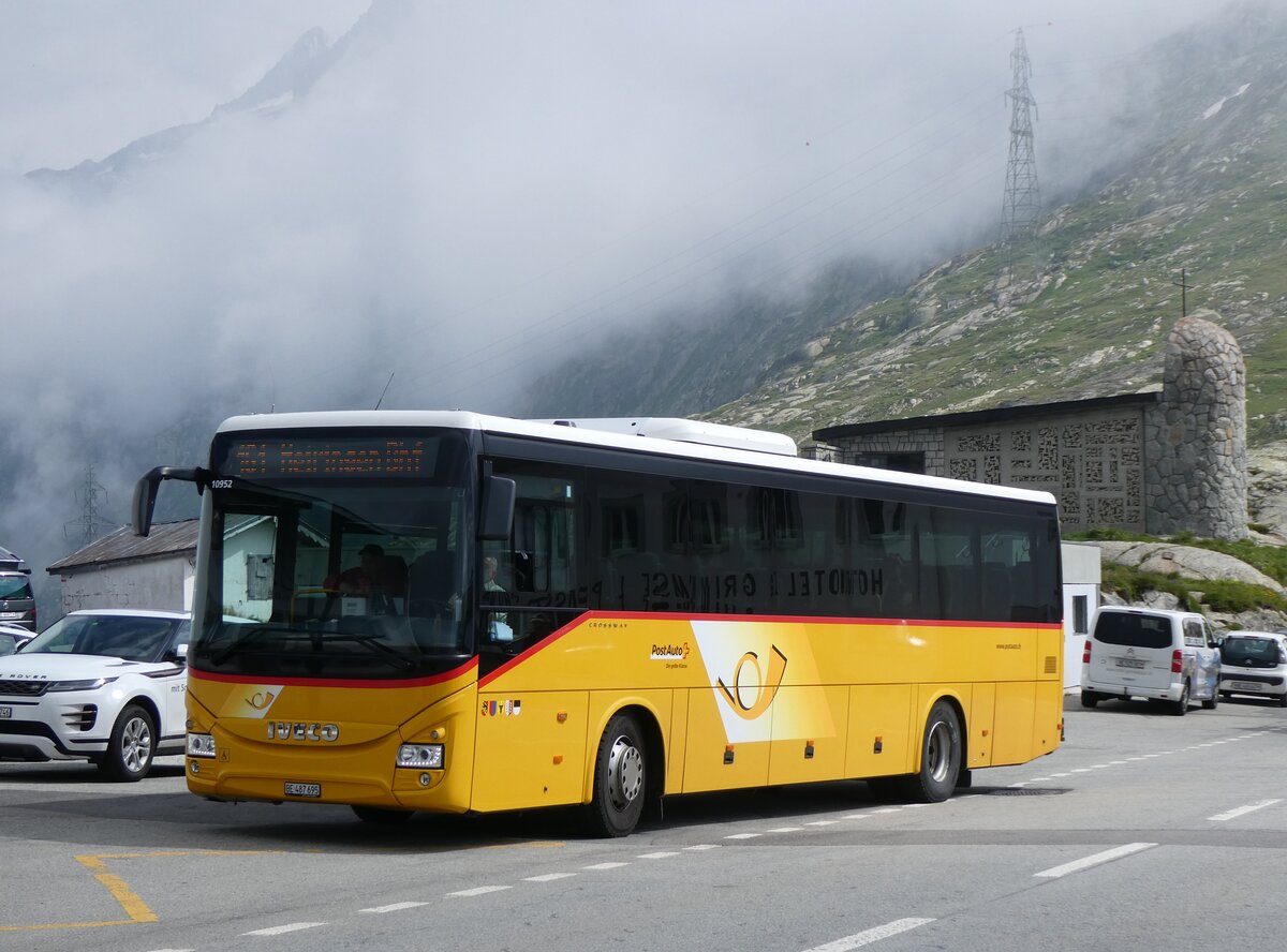 (265'146) - PostAuto Bern - BE 487'695/PID 10'952 - Iveco am 28. Juli 2024 in Grimsel, Passh�he