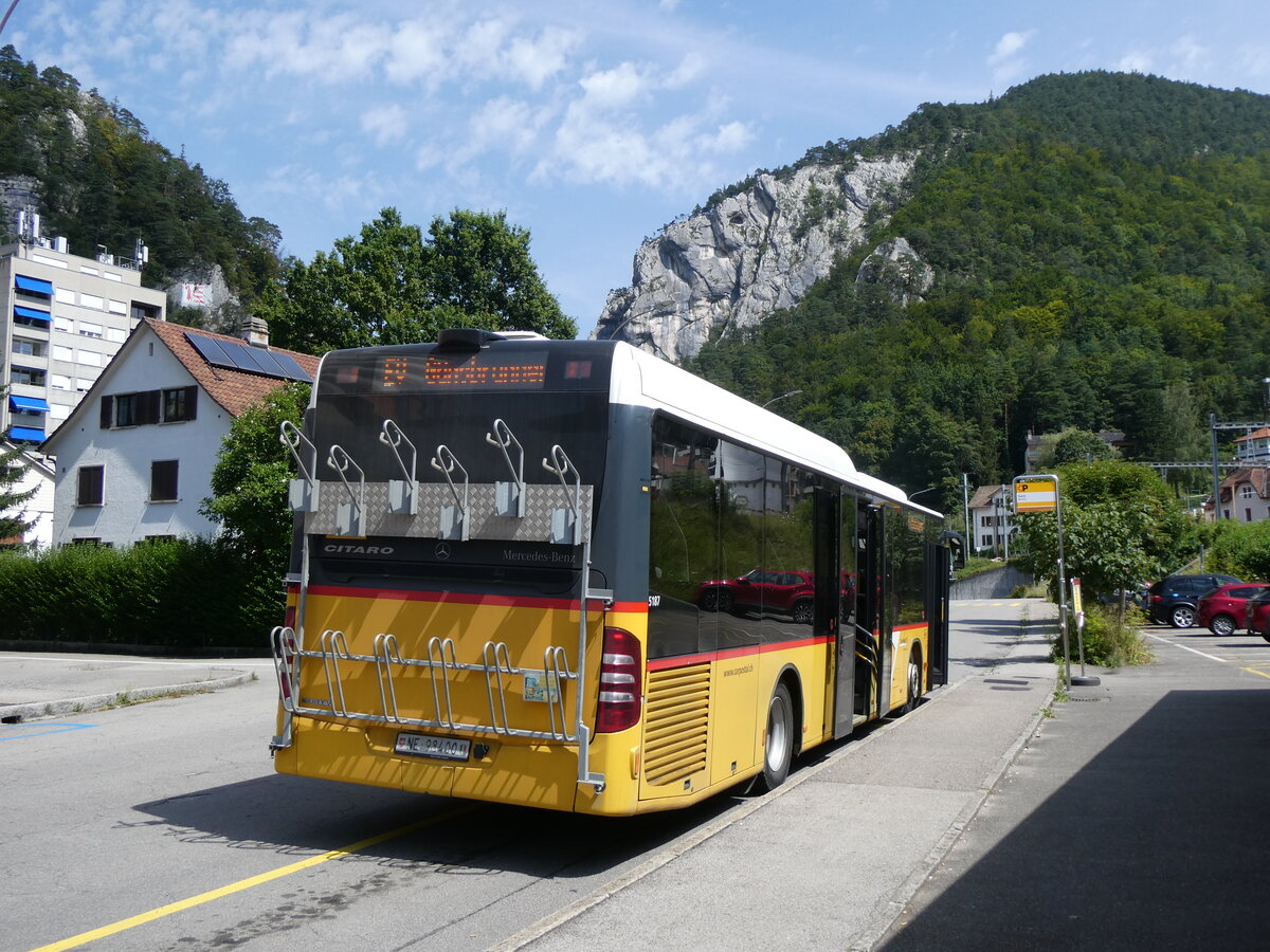 (265'277) - CarPostal Ouest - NE 98'400/PID 5187 - Mercedes am 30. Juli 2024 beim Bahnhof Moutier