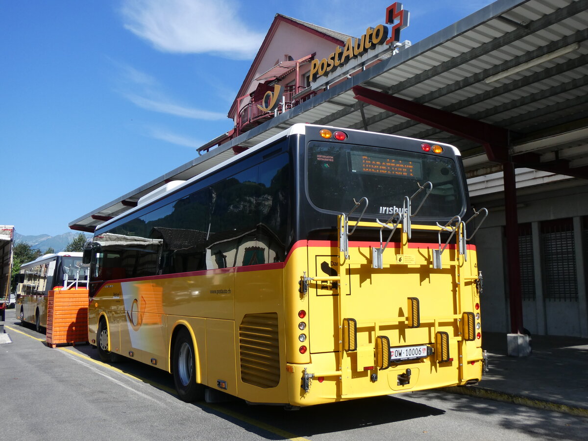 (265'579) - PostAuto Zentralschweiz - Nr. 406/OW 10'006/PID 5538 - Irisbus (ex Nr. 3; ex Dillier, Sarnen Nr. 3) am 13. August 2024 in Meiringen, Postautostation