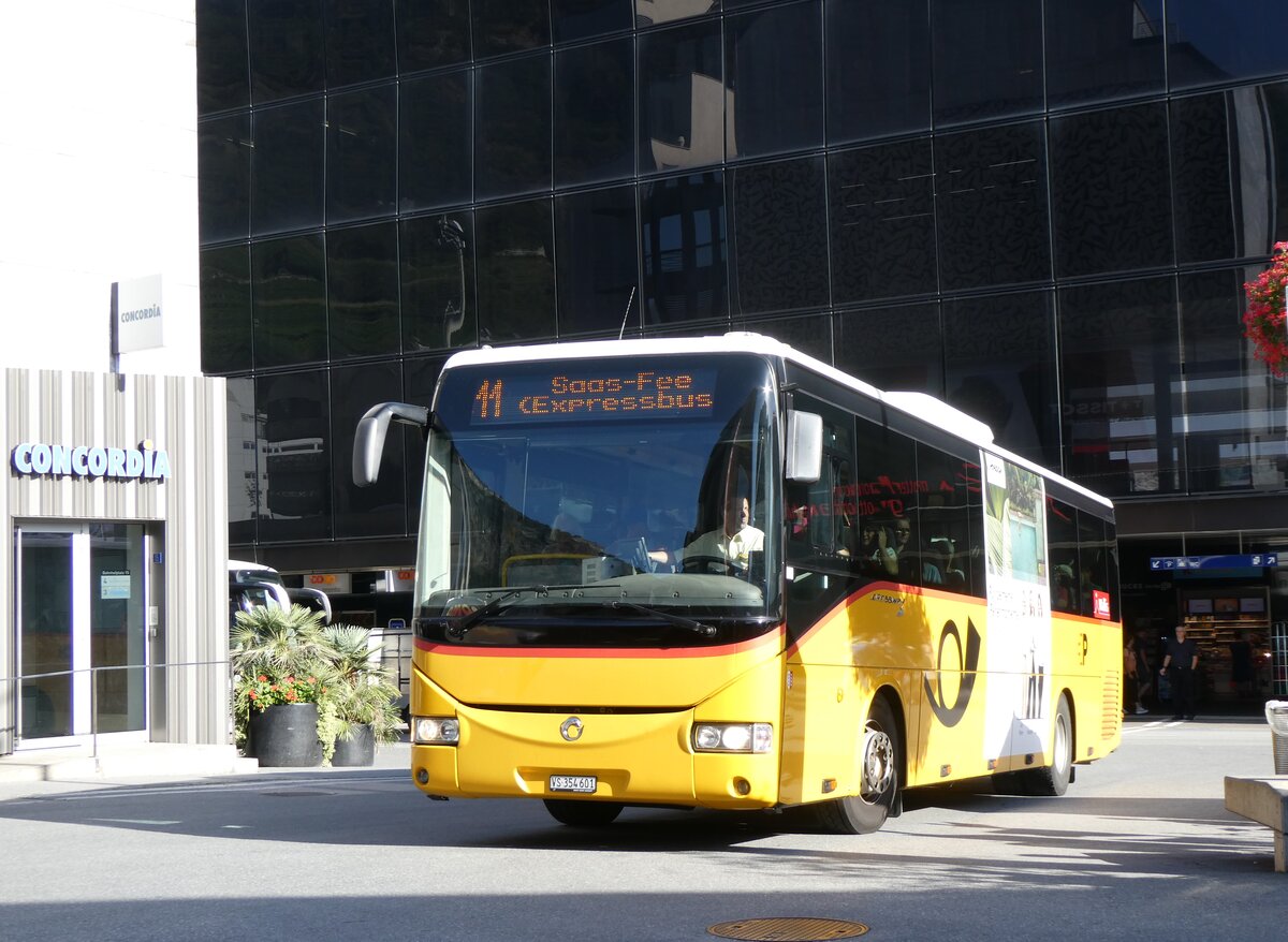 (265'670) - PostAuto Wallis - VS 354'601/PID 5053 - Irisbus am 16. August 2024 beim Bahnhof Visp