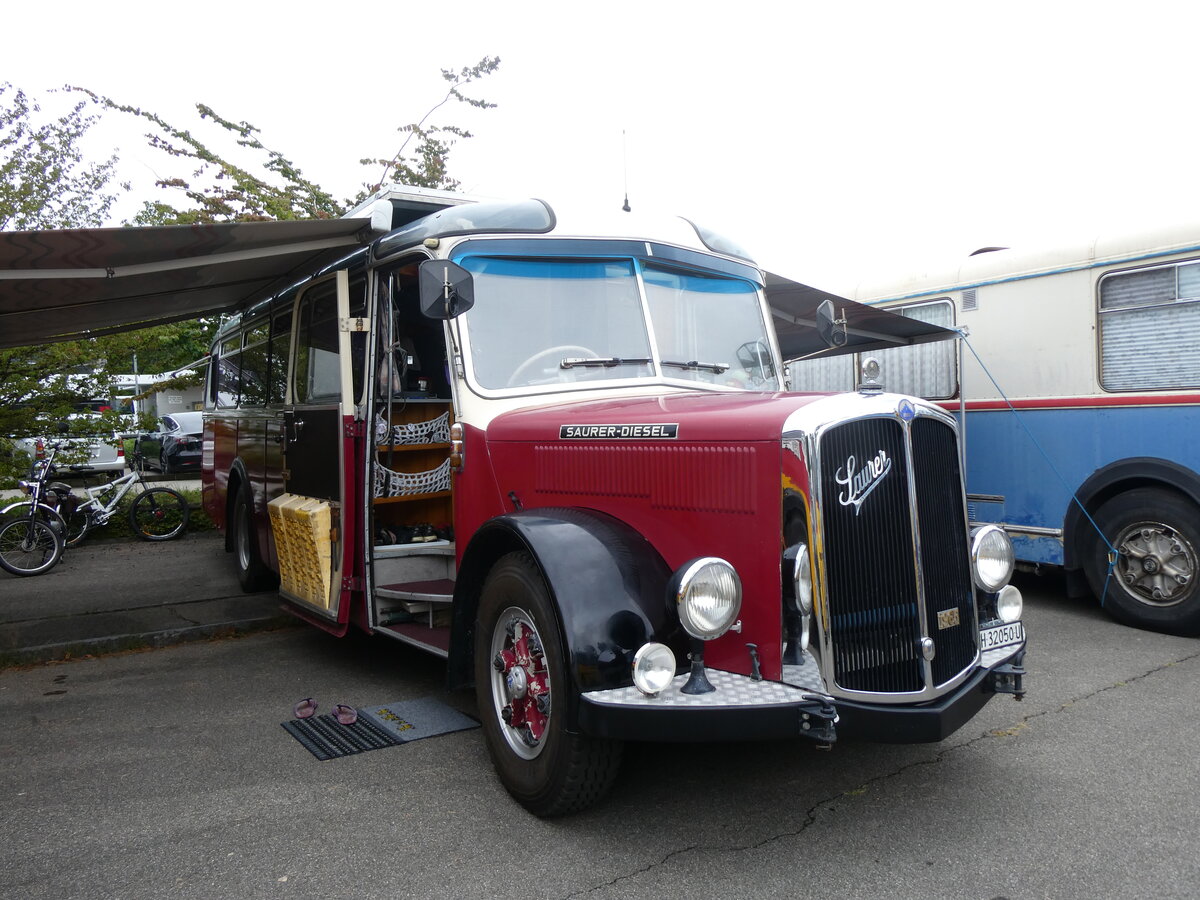 (265'820) - Morger, Horgenberg - ZH 32'050 U - Saurer/Tscher (ex P 23'167; ex Casper, Lenzerheide) am 17. August 2024 in Neuhausen, Langriet