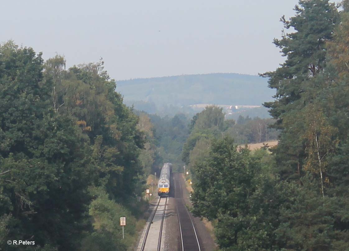 266 442 zieht den Rüdersdorfer Zementzug nach Regensburg durchs Naabtal. 28.08.16