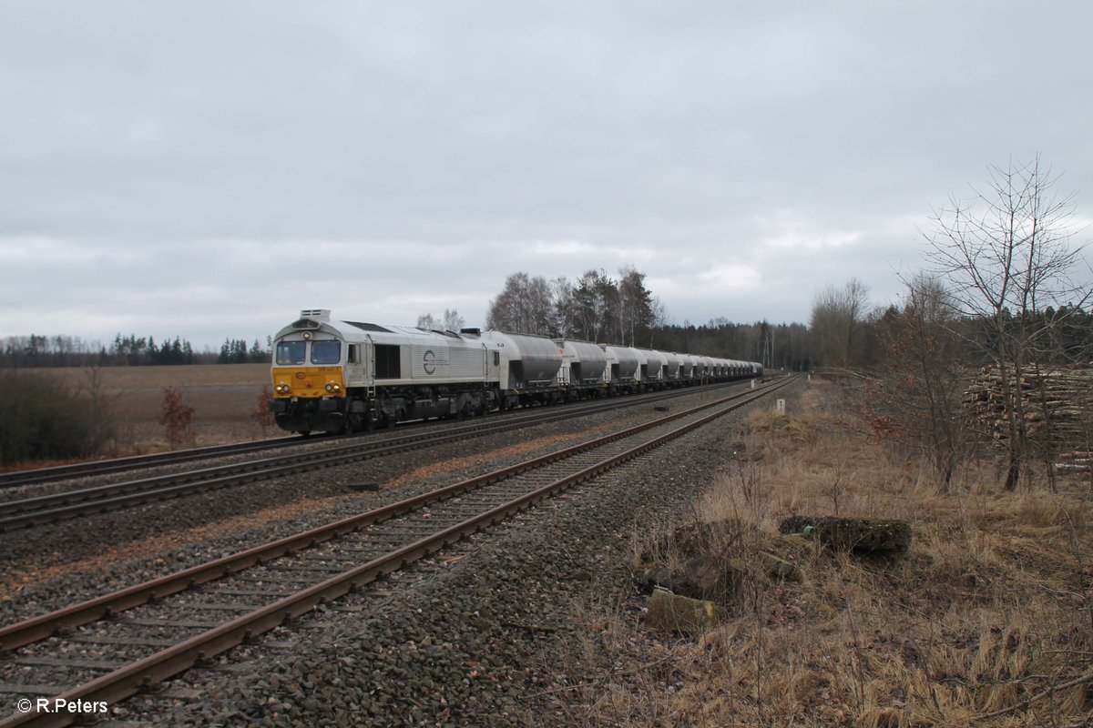 266 442 zieht den Zementzug Rüdersdorf - Regensburg bei Schönfeld. 09.03.17