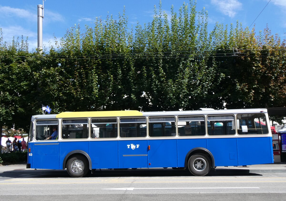 (266'806) - TF Fribourg (CTF) - Nr. 63/FR 180'988 - Volvo/Hess (ex TPF Fribourg Nr. 63; ex TF Fribourg Nr. 63) am 7. September 2024 in Fribourg, Place Georges Python