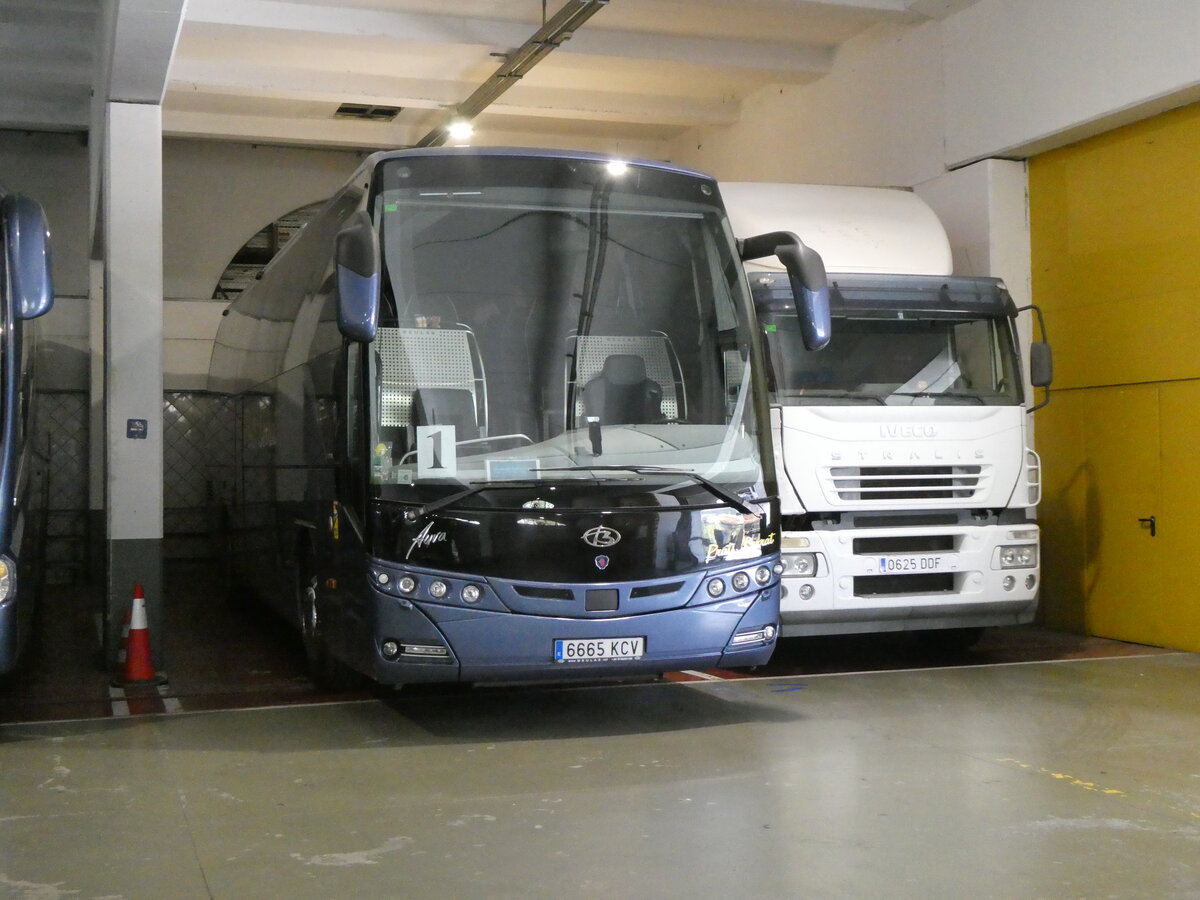 (267'295) - Aus Spanien: Prats Serrat, Tor - 6665 KCV - Scania/Beulas am 19. September 2024 in Andorra la Vella, Carparkhaus