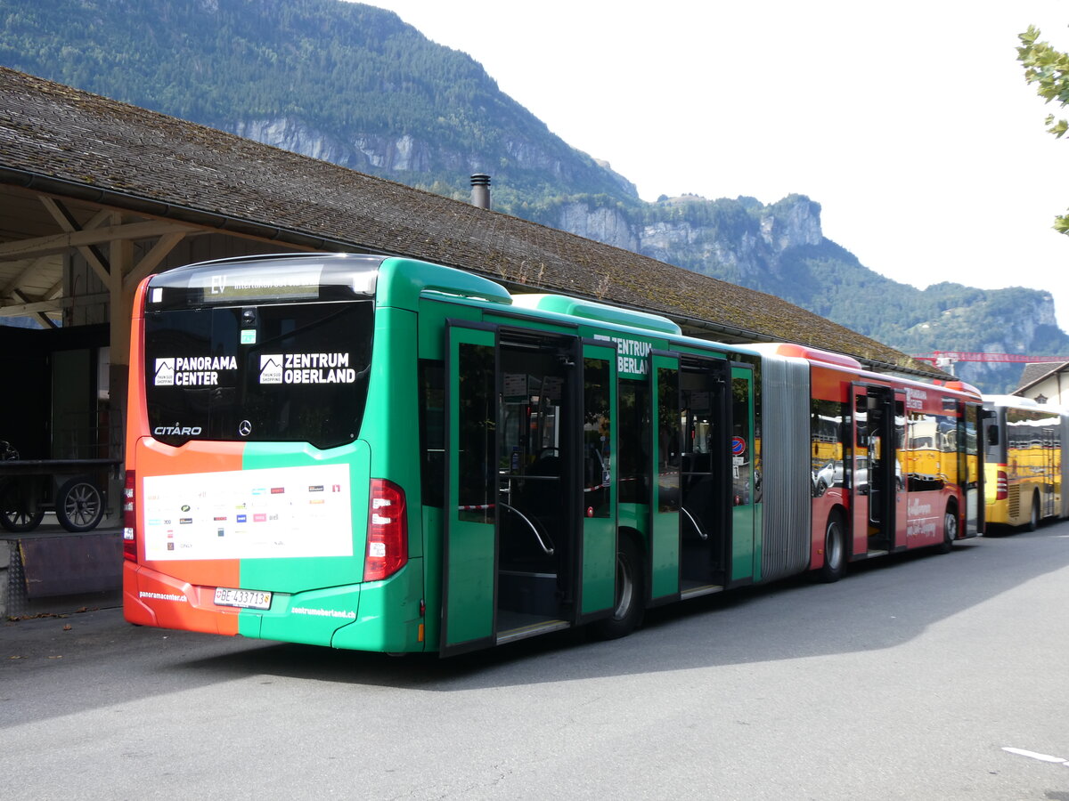 (267'427) - STI Thun - Nr. 713/BE 433'713 - Mercedes am 22. September 2024 beim Bahnhof Meiringen