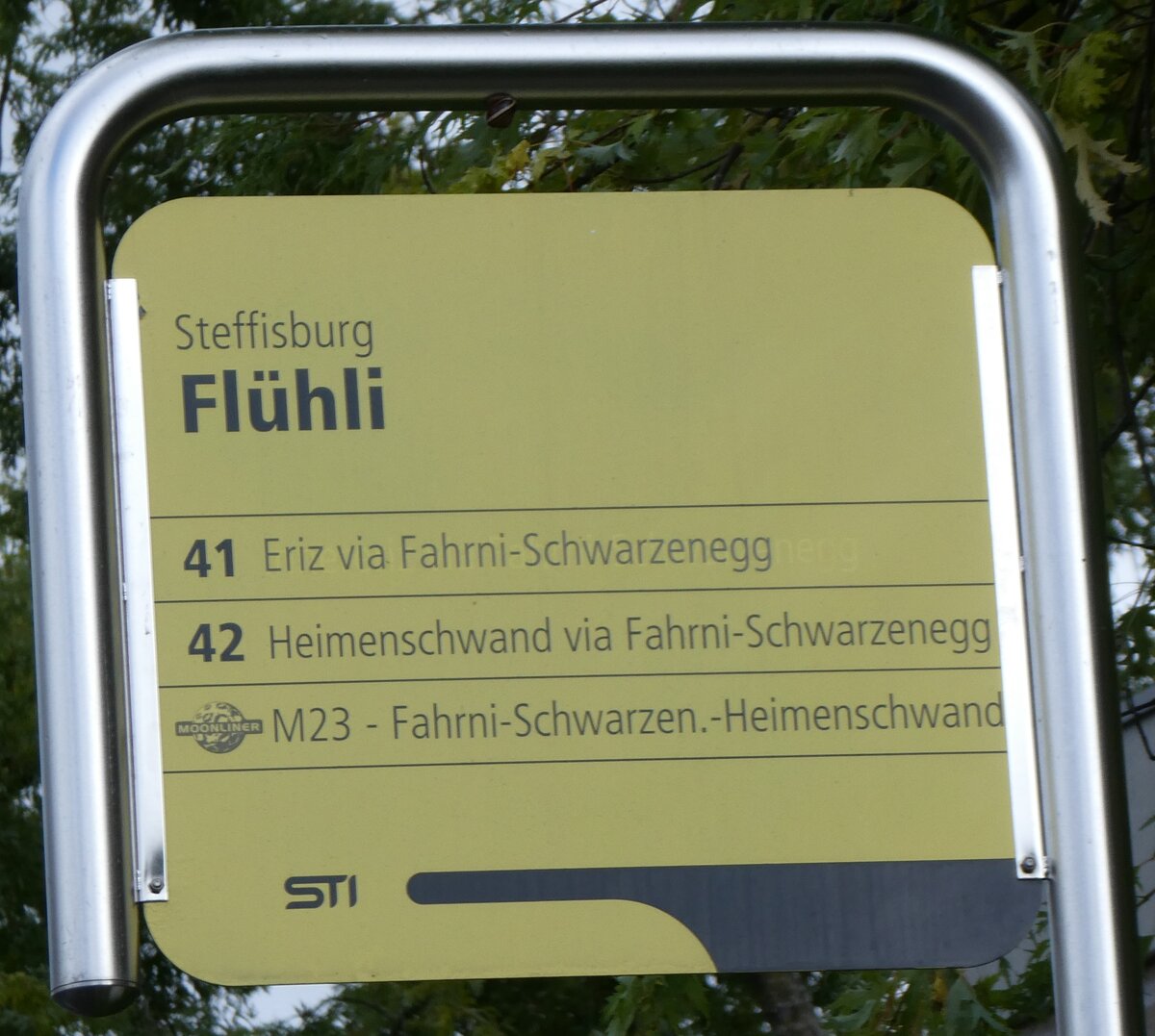 (267'551) - STI-Haltestellenschild - Steffisburg, Fl�hli - am 27. September 2024