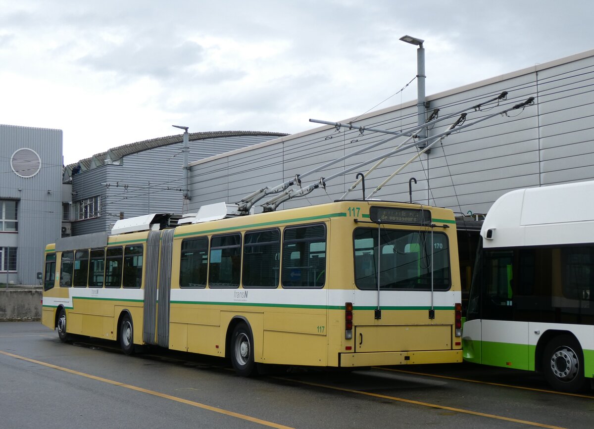 (267'607) - transN, La Chaux-de-Fonds - Nr. 117 - NAW/Hess Gelenktrolleybus (ex TN Neuchtel Nr. 117) am 1. Oktober 2024 in Marin, Dpt