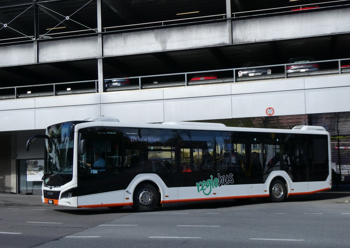 (268'215) - Regiobus, Gossau - Nr. 22/SG 7360 - MAN am 17. Oktober 2024 beim Bahnhof Herisau