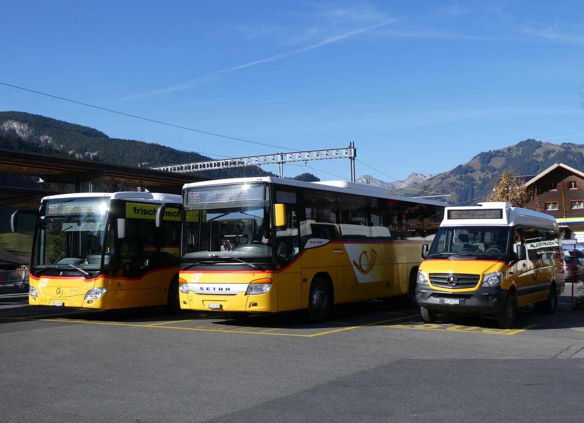 (268'975) - K�bli, Gstaad - BE 305'545/PID 10'890 - Mercedes am 7. November 2024 beim Bahnhof Gstaad
