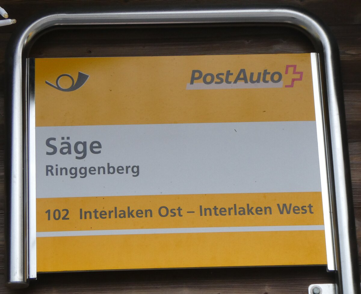 (269'696) - PostAuto-Haltestellenschild - Ringgenberg, S�ge - am 9. Dezember 2024