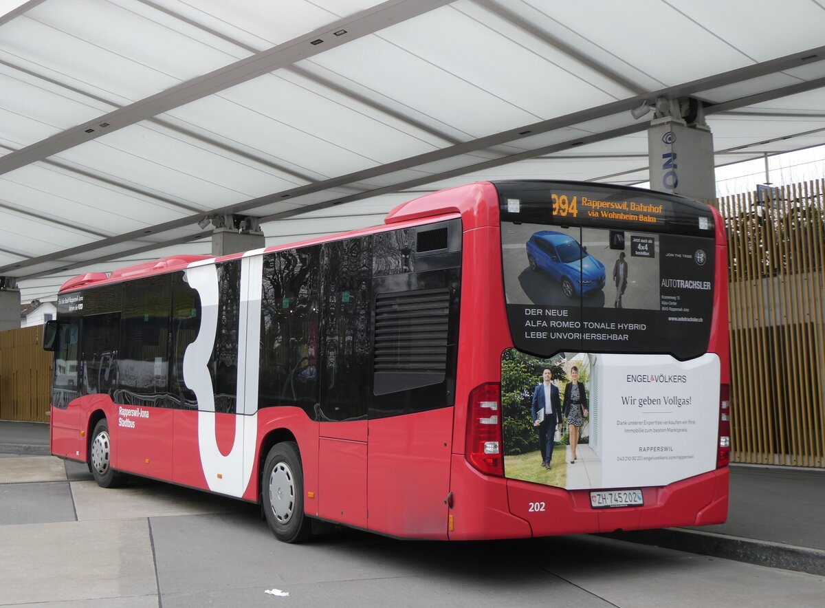 (269'819) - VZO Gr�ningen - Nr. 202/ZH 745'202 - Mercedes am 12. Dezember 2024 beim Bahnhof Jona