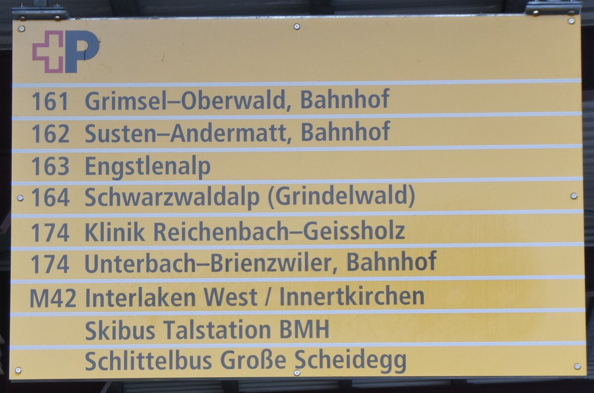 (269'941) - +P-Haltestellenschild - Meiringen, Bahnhof - am 17. Dezember 2024