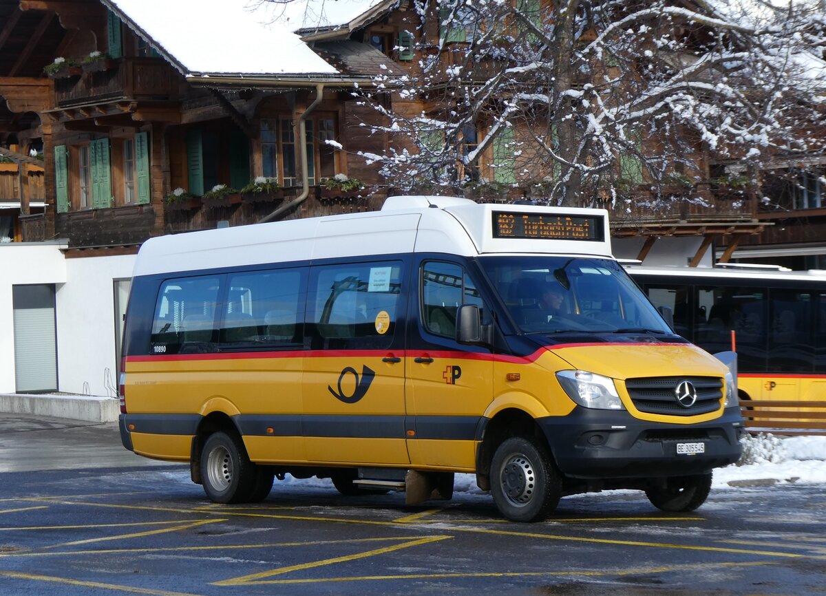 (270'052) - K�bli, Gstaad - BE 305'545/PID 10'890 - Mercedes am 21. Dezember 2024 beim Bahnhof Gstaad