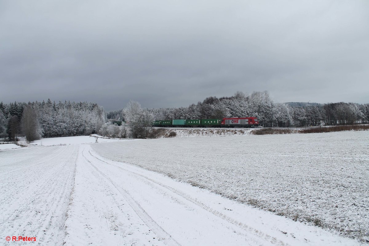 270080 mit dem Wiesau Containerzug bei Oberteich kurz vor ihrem Ziel. 03.01.17