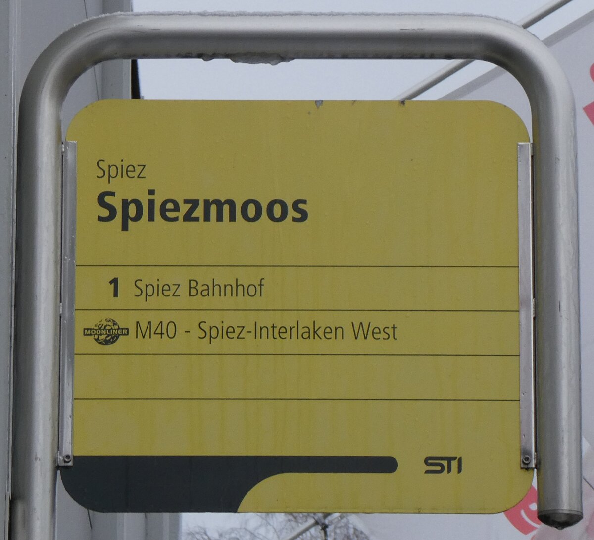 (270'137) - STI-Haltestellenschild - Spiez, Spiezmoos - am 23. Dezember 2024
