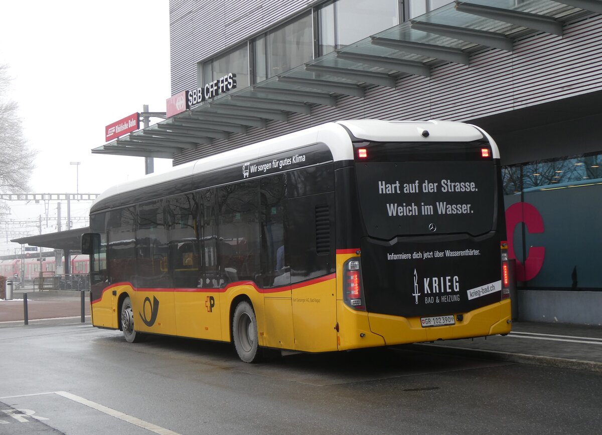 (270'285) - Gessinger, Bad Ragaz - GR 102'390/PID 12'083 - eMercedes am 27. Dezember 2024 beim Bahnhof Landquart
