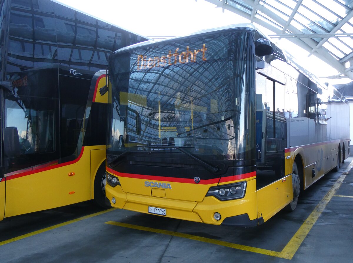 (270'293) - PostAuto Graub�nden - GR 177'050/PID 12'108 - Scania am 27. Dezember 2024 in Chur, Postautostation