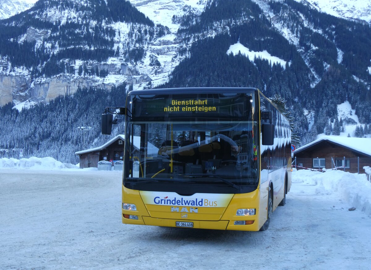 (270'335) - GrindelwaldBus, Grindelwald - Nr. 24/BE 364'408 - MAN/G�ppel am 29. Dezember 2024 beim Bahnhof Grindelwald