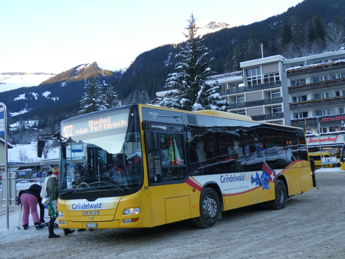 (270'400) - GrindelwaldBus, Grindelwald - Nr. 19/BE 363'305 - MAN/G�ppel am 29. Dezember 2024 beim Bahnhof Grindelwald