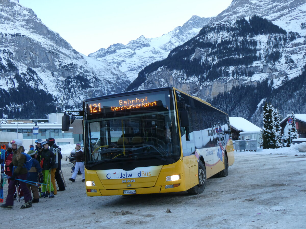 (270'408) - GrindelwaldBus, Grindelwald - Nr. 11/BE 261'865 - MAN/G�ppel am 29. Dezember 2024 beim Bahnhof Grindelwald