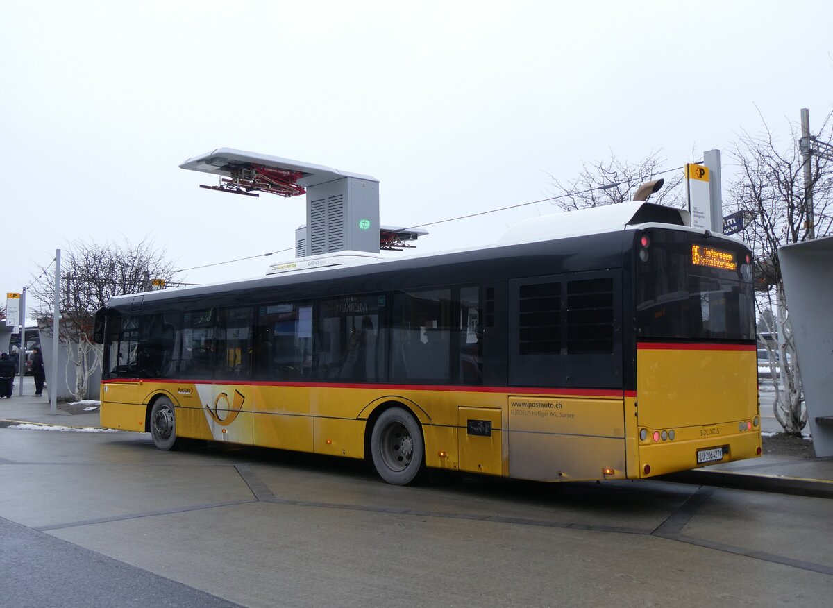 (270'425) - H�fliger, Sursee - Nr. 5/LU 206'427/PID 10'011 - Solaris am 30. Dezember 2024 beim Bahnhof Interlaken West (Einsatz PostAuto)