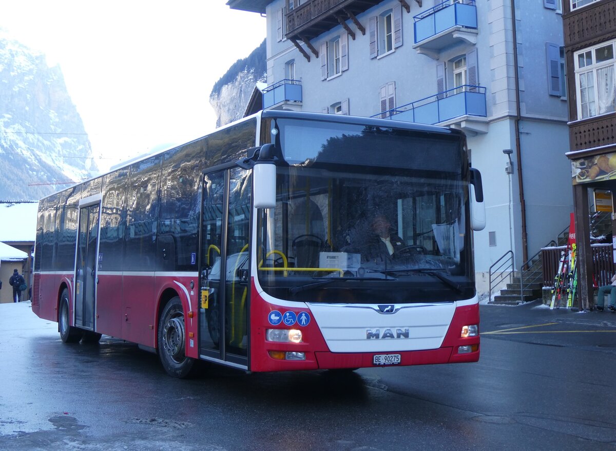 (270'447) - PostAuto Bern - BE 90'275/PID 12'337 - MAN (ex Dr. Richard, A-Wien Nr. 1413) am 30. Dezember 2024 beim Bahnhof Lauterbrunnen