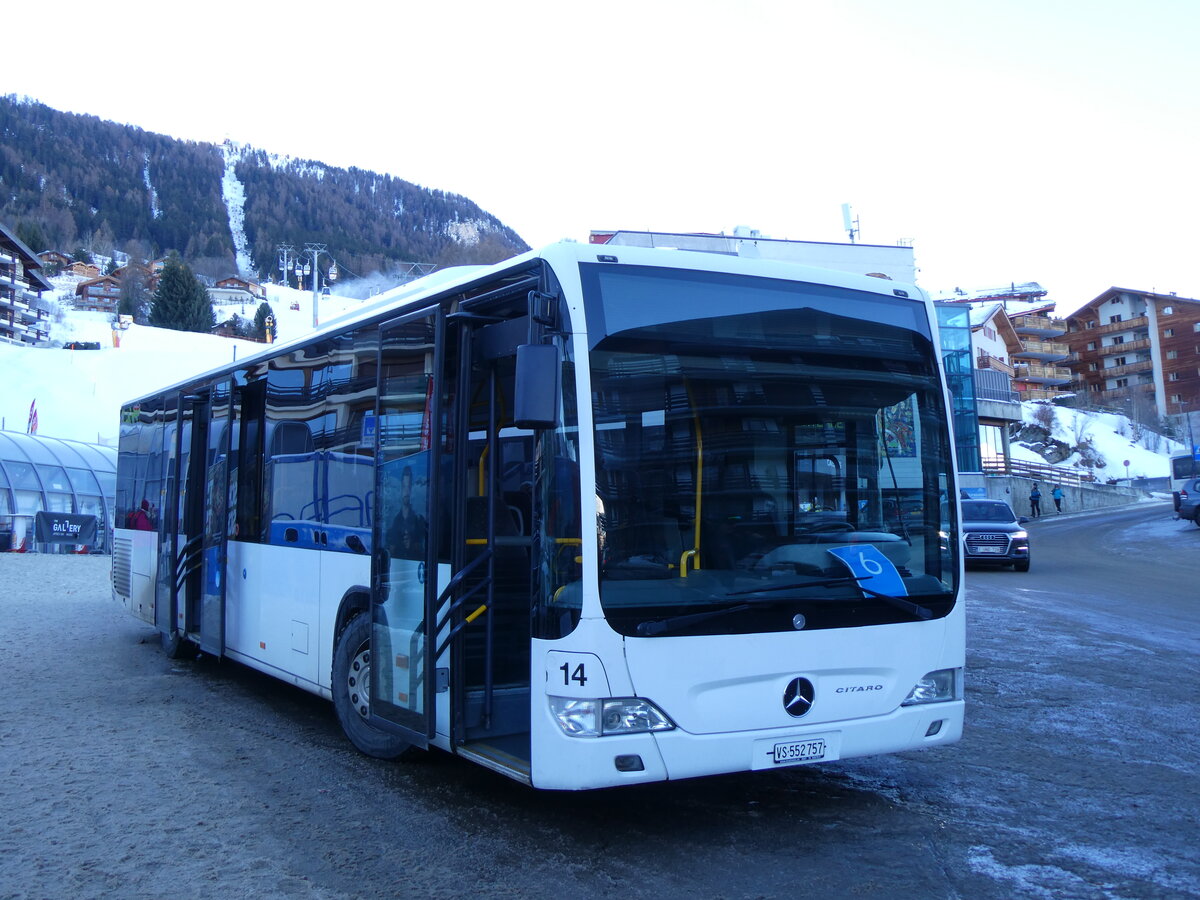 (270'493) - Lathion, Sion - Nr. 14/VS 552'757 - Mercedes (ex SB Schaffhausen Nr. 28) am 1. Januar 2025 in Haute-Nendaz, T�l�cabine