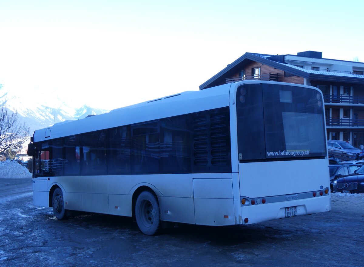 (270'495) - Lathion, Sion - Nr. 19/VS 197'617 - Solaris (ex Interbus, Yverdon Nr. 42; ex BRH ViaBus, D-Speyer; ex FirstGroup RheinNeckar, D-Speyer) am 1. Januar 2025 in Haute-Nendaz, T�l�cabine