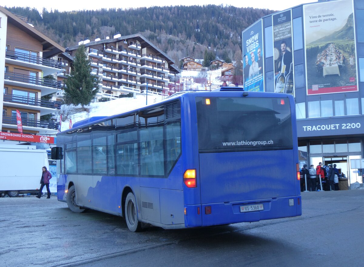 (270'507) - Lathion, Sion - Nr. 11/VS 5368 - Mercedes (ex VZO Gr�ningen Nr. 74) am 1. Januar 2025 in Haute-Nendaz, T�l�cabine