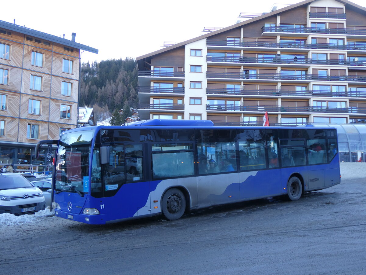 (270'510) - Lathion, Sion - Nr. 11/VS 5368 - Mercedes (ex VZO Gr�ningen Nr. 74) am 1. Januar 2025 in Haute-Nendaz, T�l�cabine
