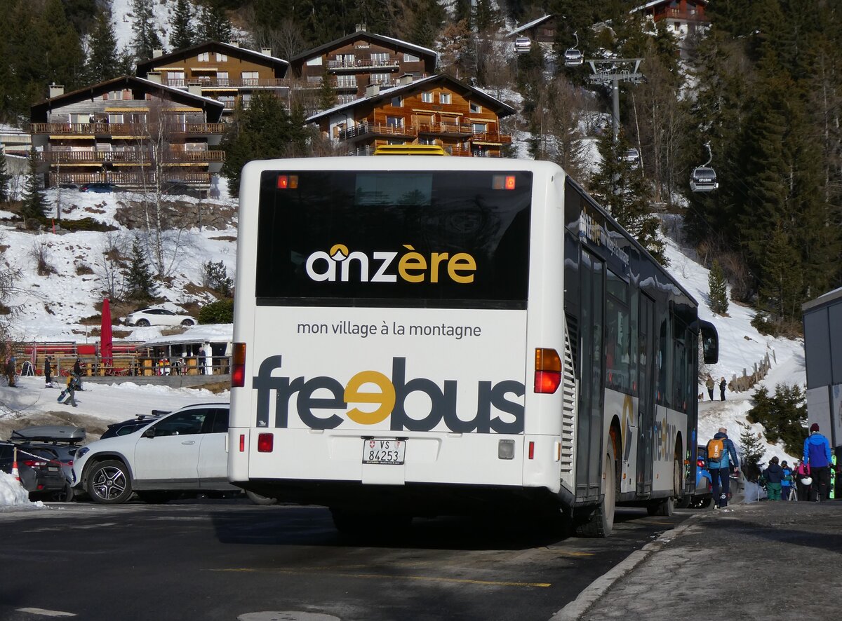 (270'559) - Buchard, Leytron - Nr. 92/VS 84'253 - Mercedes (ex BLT Oberwil Nr. 44) am 2. Januar 2025 in Anz�re, T�l�cabine